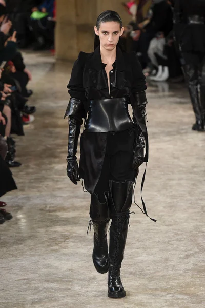 Look 37
